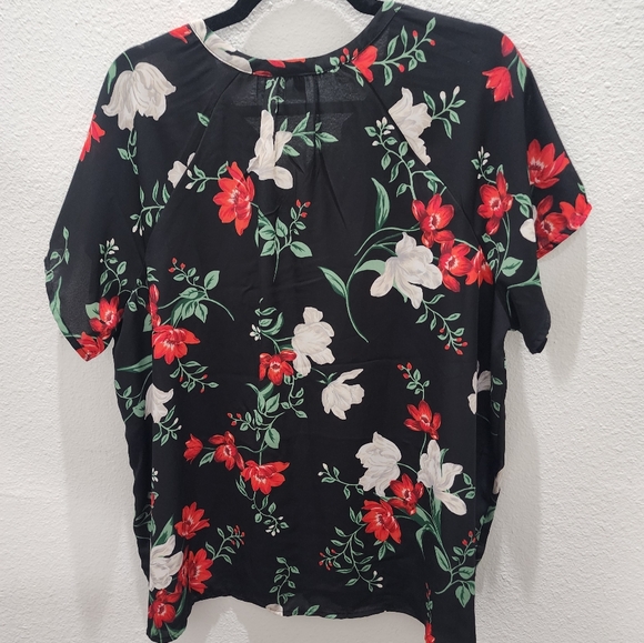 Old Navy Fower Blouse - Picture 2 of 4